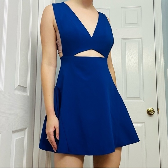 Revolve NBD Dress Mini Blue Cut Out Cocktail Party Graduation V-Neck Small - Picture 7 of 7
